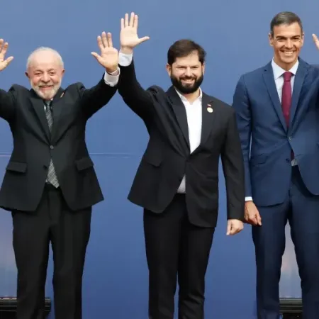 Cumbre ultraizquierdista en Santiago: Boric y líderes progresistas bajo críticas por sesgo
