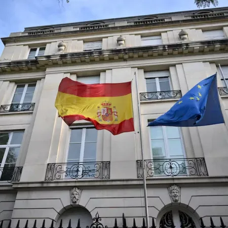 Embajada de España interviene en conflicto del Santander: detalles clave