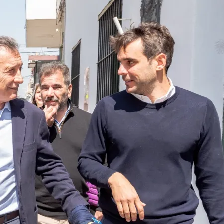 "Huevos" y "valijas": feroz cruce entre Passaglia y un famoso tuitero libertario