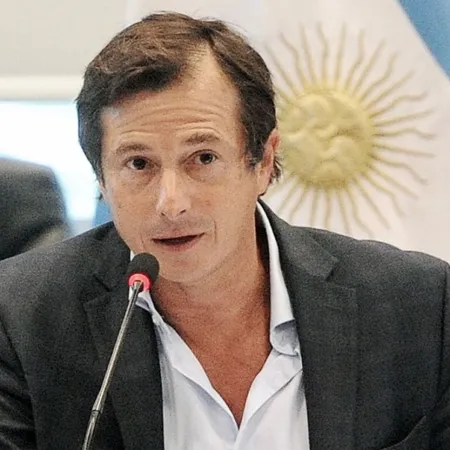 Un ex-PRO sorprende al respaldar a Kicillof por purga policial