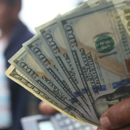 El dólar oficial sube $10 y los bonos rebotan tras semanas en rojo
