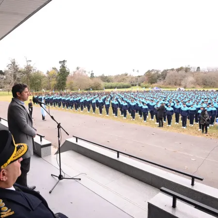 Kicillof avaló el apartamiento de 24 policías por vínculos con un candidato libertario
