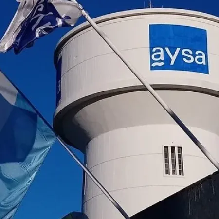 Impulsan proyectos de rechazo a los DNU que habilitan la privatización de AySA