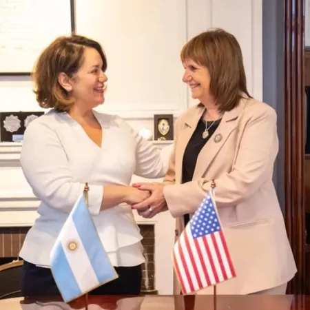 Bullrich refuerza vínculos con EE.UU. y allana el terreno para una agenda de control