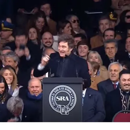 En Palermo, Milei sorprendió y anunció una baja en las retenciones de soja y maíz
