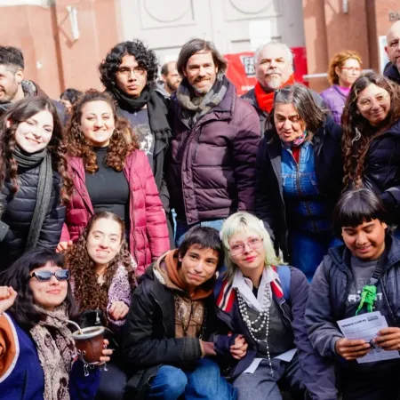 Del Caño sale al cruce de Milei y el PJ: “Más casta no se consigue”