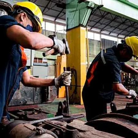 El Gobierno redujo aranceles a maquinaria e insumos industriales
