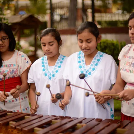 Pueblo zapoteca vence a mineras con título del siglo XVI en México