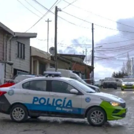 Detienen a un policía por el presunto femicidio de su pareja en Bariloche