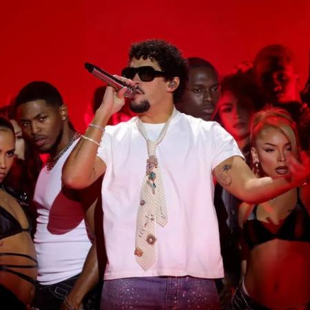 Bad Bunny presenta nueva canción: "Alambre púa"