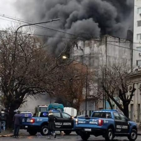 Incendio en La Plata: colapsó un depósito de electrodomésticos