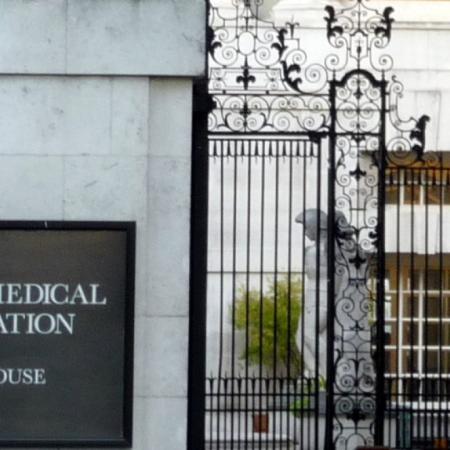 Médicos en Inglaterra: la votación que podría paralizar al NHS