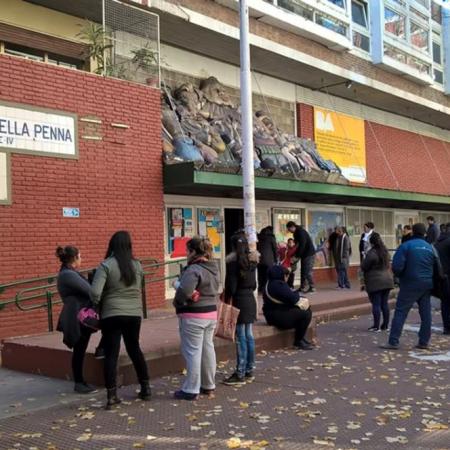 La Boca: madre y abuela atacaron al director de una escuela