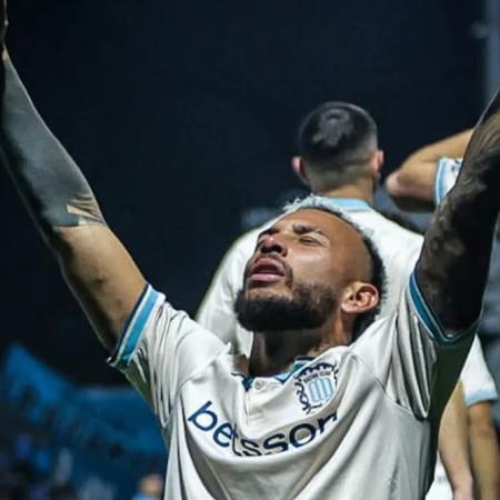 Racing volvió a creer: victoria en Córdoba con un golazo de Duván Vergara
