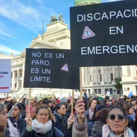 Mientras el Senado debate jubilaciones y discapacidad, organizan marcha frente al Congreso
