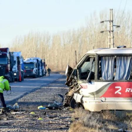 Tragedia en Neuquén: dos muertos y varios heridos en un triple choque