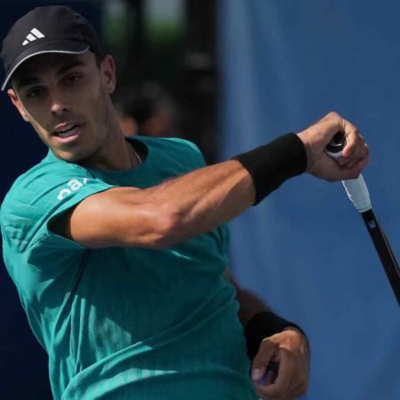En el duelo entre argentinos, Francisco Cerúndolo derrotó al platense Etcheverry y avanzó en el Master de Toronto