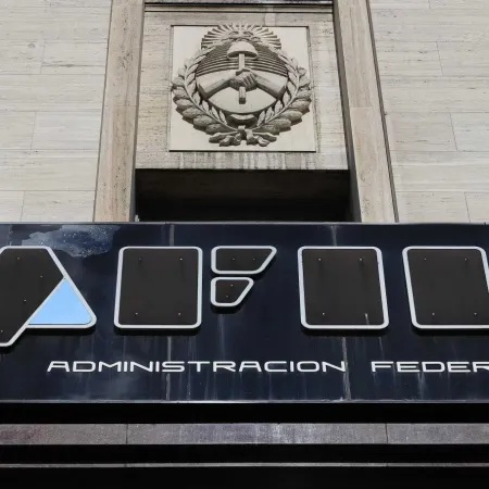 Caputo celebró el aumento de la recaudación de julio