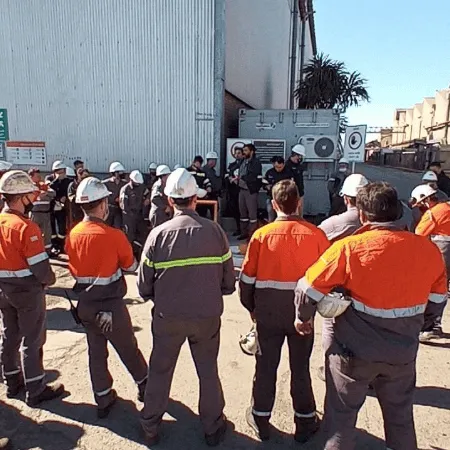 Crisis industrial: denuncian cierre de fábricas, suspensiones masivas y abandono estatal