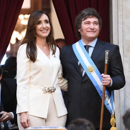 Milei mantiene una imagen dividida y lidera la intención de voto, pero crece el malestar