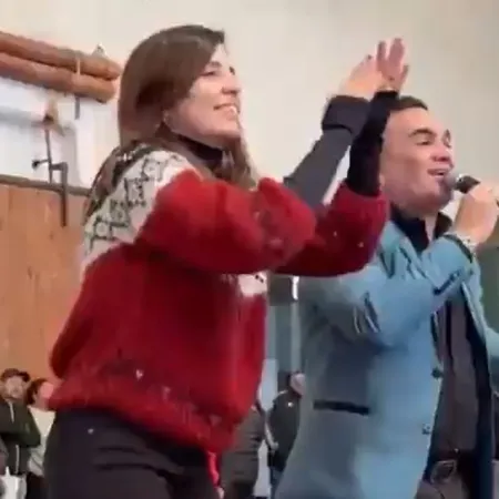 Veto de Milei: funcionaria de Kicillof bailó “Soy sabalero” junto a jubilados