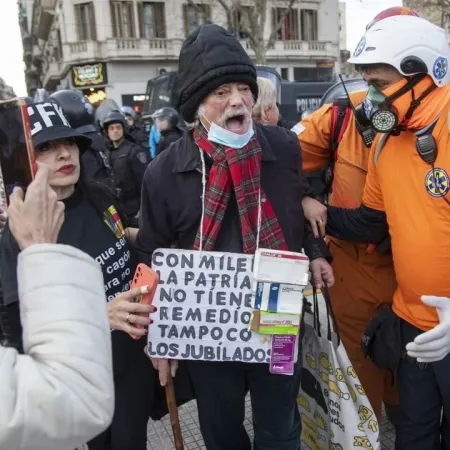 Crecen las protestas y la calle se convierte en otro frente para Milei