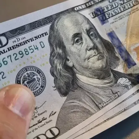 Sube el dólar blue, baja el oficial: ¿a qué precio cerraron?