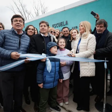 Kicillof cruzó a Milei: “Vino un rato a sacarse una foto, pero no se anima a caminar los barrios de La Matanza”