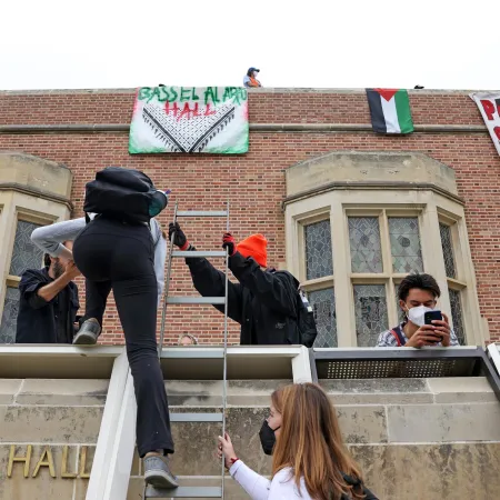 Donald Trump desafía a UCLA con una multa histórica: el trasfondo