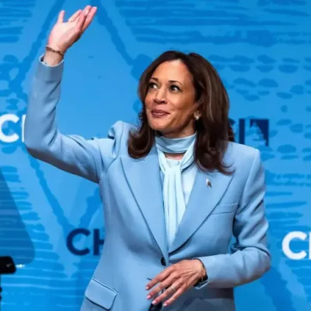 Kamala Harris advierte sobre auriculares inalámbricos: el riesgo oculto