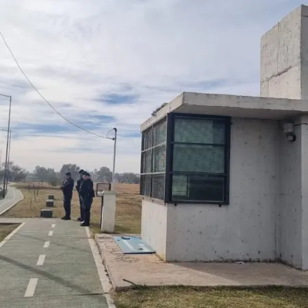 Acusan a un expolicía de abusar de un menor en una casilla policial