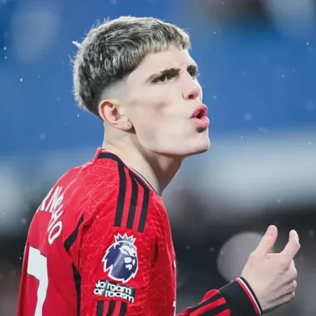 Garnacho, en pie de guerra con el Manchester: “Me venden al Chelsea o no juego”