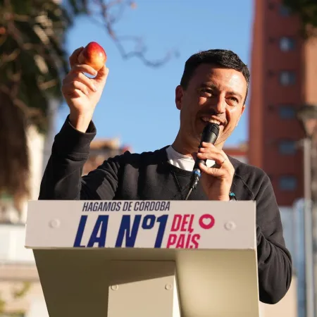De Loredo, de violeta: elogió a Milei por la inflación y le pegó a los gobernadores