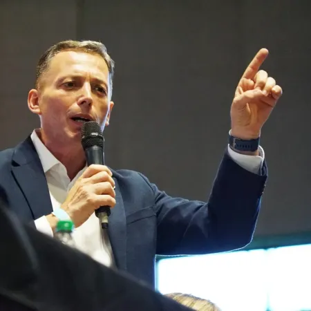 Fernando Gray rompe con Fuerza Patria y lanza su lista de diputados con Unión Federal