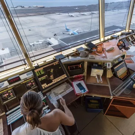 Paros escalonados de controladores aéreos desde el 22 de agosto