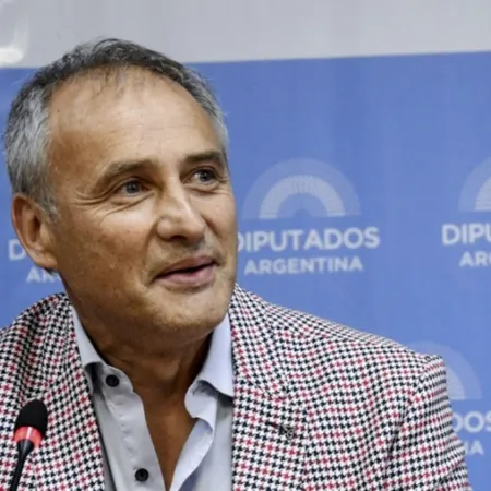 El equilibrio de Baldassi entre el Congreso y su candidatura en Córdoba