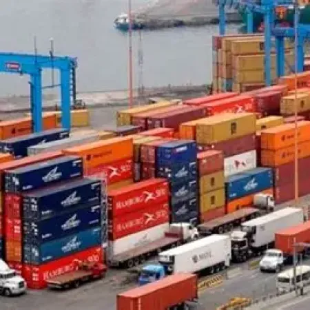 Superávit en julio: más exportaciones y boom importador