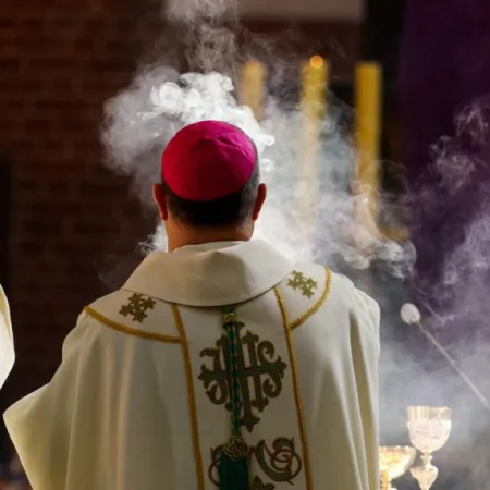 Sacerdote en Ecuador y tres menores: el caso que sacude al país