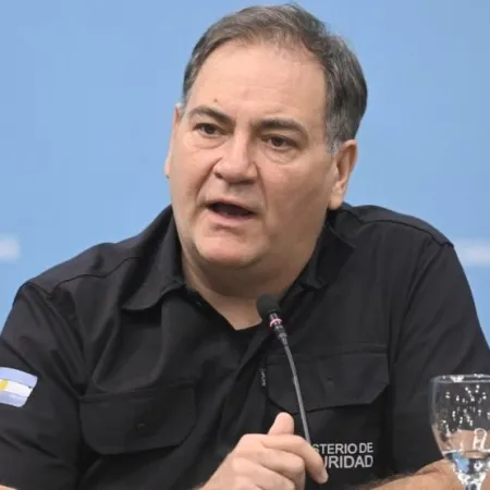 El ministro de Seguridad bonaerense culpó a Independiente y acusó a Conmebol de priorizar la TV