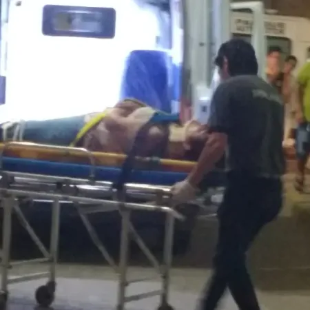Salió con sus amigos y terminó acuchillado en todo el cuerpo