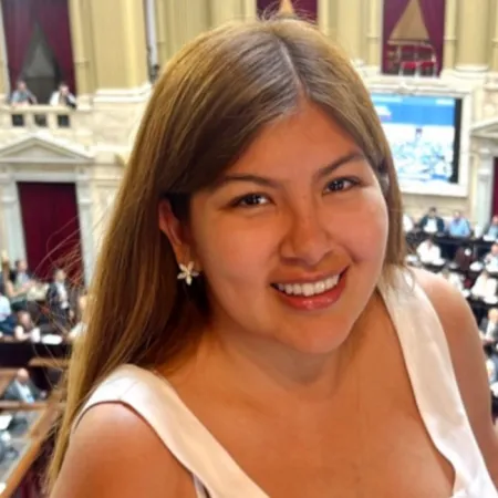 Candidata libertaria denunciada por ejercicio ilegal de la medicina
