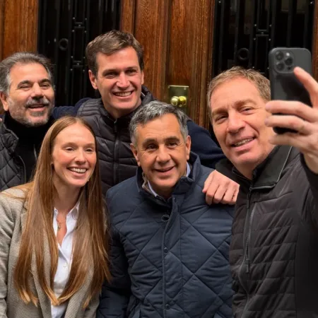 En otra galaxia: la agenda de los candidatos PRO tras el escándalo de Spagnuolo