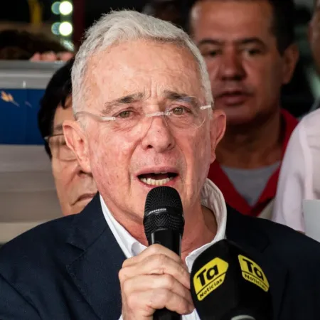 Uribe sorprende a todos en su juicio: ¿por qué renuncia a la caducidad del caso?