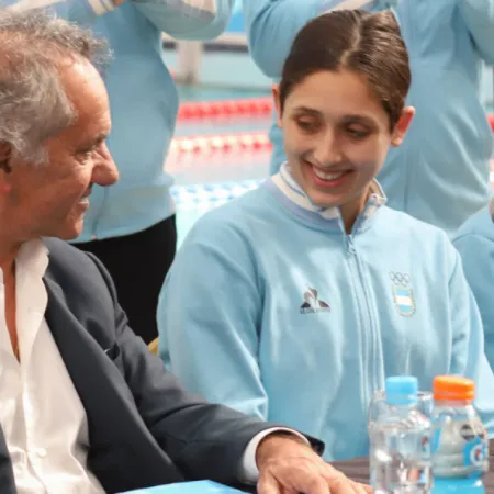 Agostina Hein volvió como campeona mundial y Scioli la recibió en el CENARD