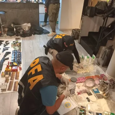 Cae un productor de drogas en La Matanza con un arsenal de armas de guerra
