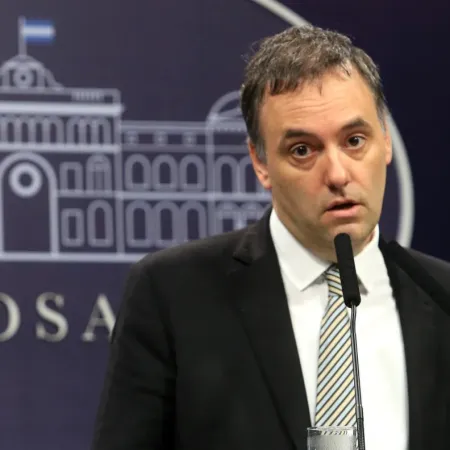 Adorni, ¿dónde está? El vocero que se esfumó en medio del escándalo