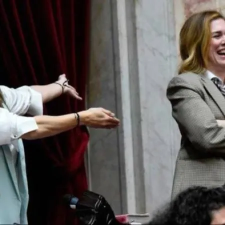 Se filtró un chat entre Lilia Lemoine y Martín Menem en plena sesión: burlas a Pagano y críticas a Santi Caputo