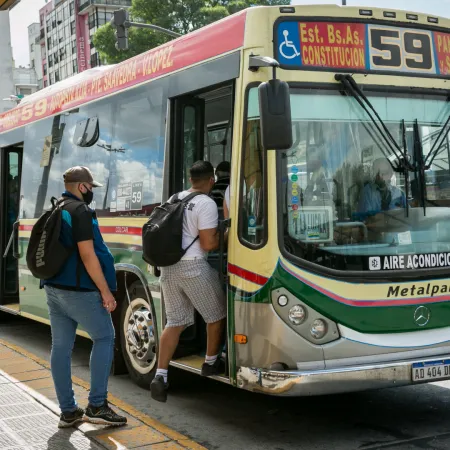 Provincia de Buenos Aires: transporte gratuito para ir a votar