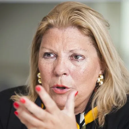 Carrió acusa a Milei de consumir pornografía infantil
