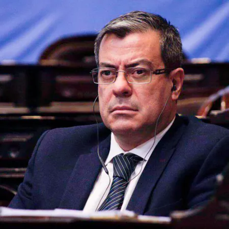 Germán Martínez: “Mientras el pueblo argentino hace un gran esfuerzo, estos están choreando”